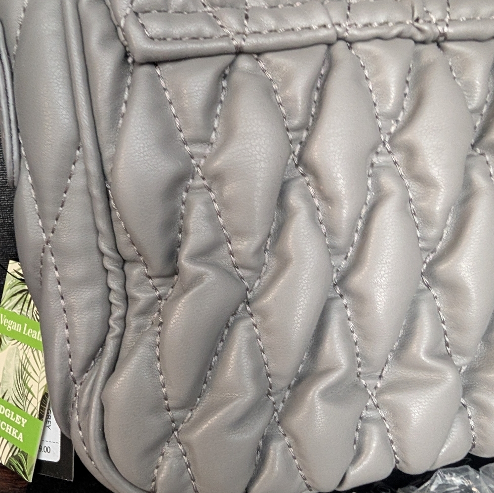 NWT Badgley Mischka Elegant Gray Quilted Crossbody/Shoulder Bag - Picture 3 of 4